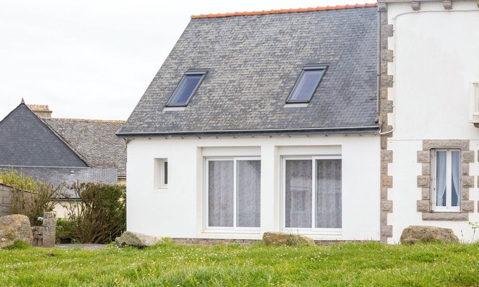 Trevignon House | Holiday Home 'Jacqueline Face À La Mer' with Sea View, Private Garden and Wi-Fi