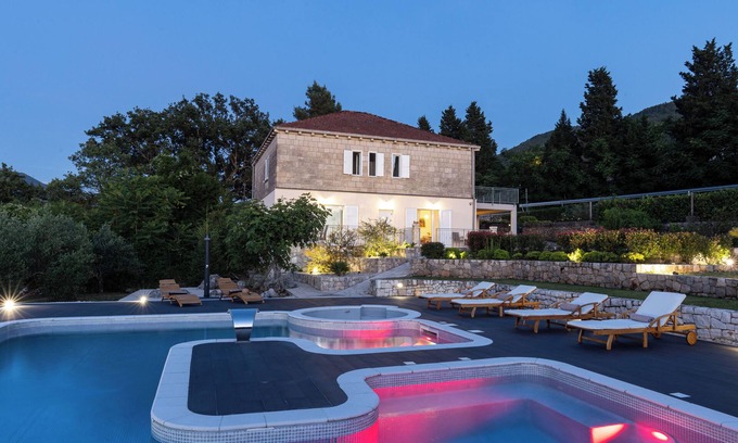 Gruda House | Holiday Home Korda with a magnificent swimming pool