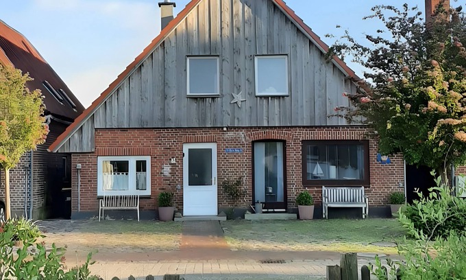 Gammendorf House | Holiday Home 'Küstenliebe' with Private Terrace, Private Garden and Wi-Fi