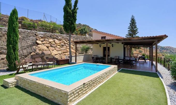 Rio Velez House | Holiday Home 'La Casita De Mama' with Sea Views, Wi-Fi and Air Conditioning