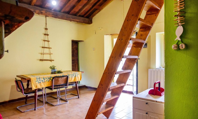 Campagnatico House | Holiday Home 'La Castellaccia' with Private Terrace and Private Garden