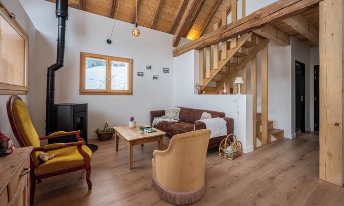 Jarsy House | Holiday Home 'La Grange De Fernande - 8 Personnes' with Mountain View, Terrace and Wi-Fi