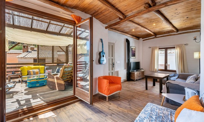 Guejar Sierra House | Holiday Home 'La Lechuga Azul' with Mountain View, Private Terrace and Wi-Fi