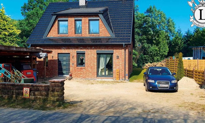 Sterup House | Holiday Home 'Landhaus Ferien Ostsee' with Private Terrace, Wi-Fi and Air Conditioning