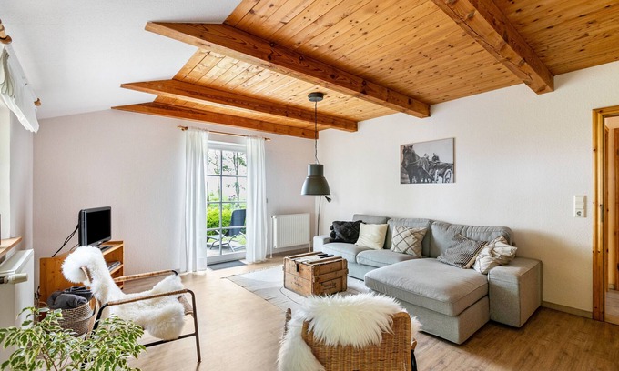 Tetenbull House | Holiday Home 'Landleben Und Meer' with Private Terrace and Private Garden