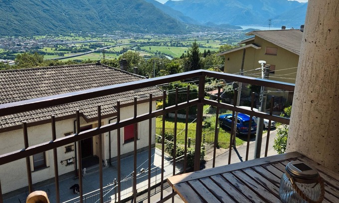 Cino House | Holiday Home 'Lavanda' with Mountain View, Private Terrace and Wi-Fi