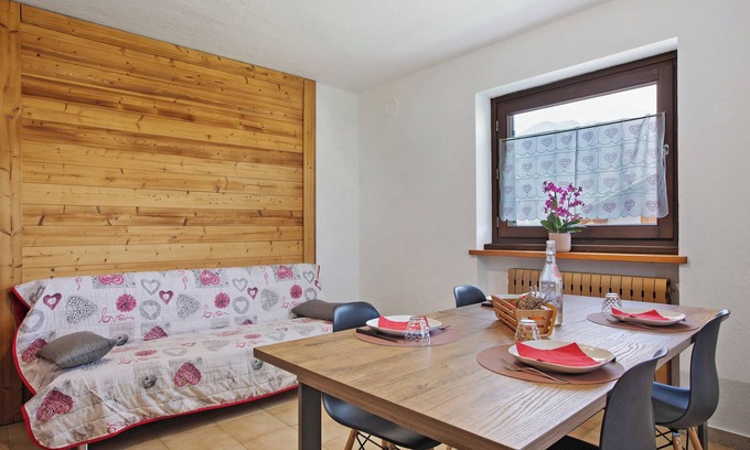 Plan D'introd House | Holiday Home 'Le Cré Appartamento 3' with Mountain View, Shared Garden and Wi-Fi