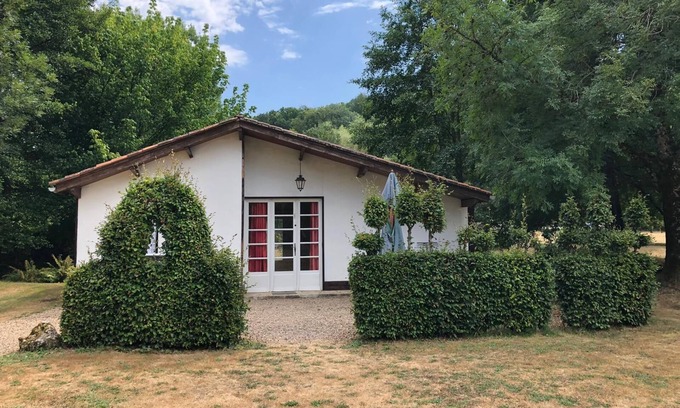 Varaignes House | Holiday Home 'Le Fil De L'eau' with Shared Pool, Private Terrace and Shared Garden