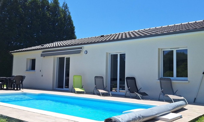 Piegut-Pluviers House | Holiday Home 'Les Granges De Soulagnieux' with Lake View, Private Pool and Wi-Fi