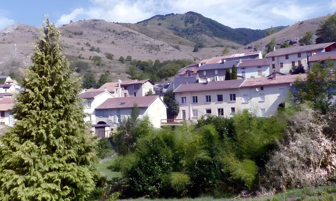 Caussou House | Holiday Home 'Le Marmare' with Mountain View, Private Terrace and Wi-Fi