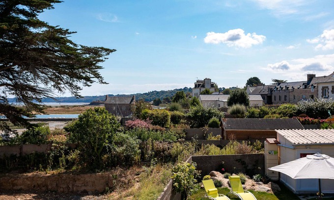 Paimpol House | Holiday Home 'Le Paradis Sur Mer' with Private Terrace and Private Garden