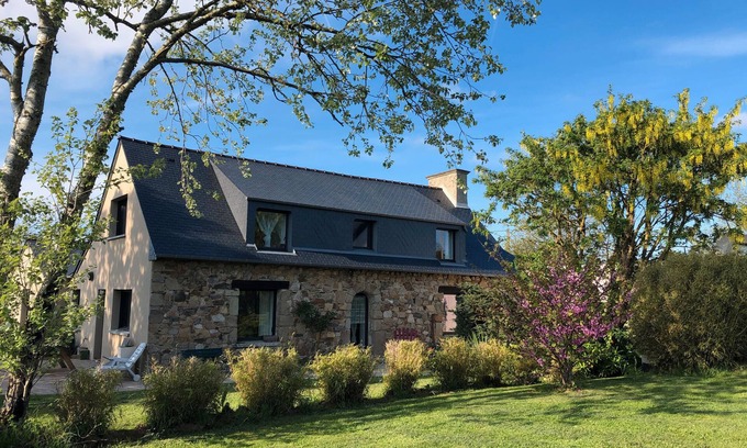 Paimpol House | Holiday Home 'Les Bernaches Du Lédano - Vue Mer' with Sea View, Terrace and Wi-Fi