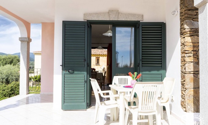 Limpiddu House | Holiday Home 'Limpiddu 1' with Mountain View, Shared Garden and Balcony