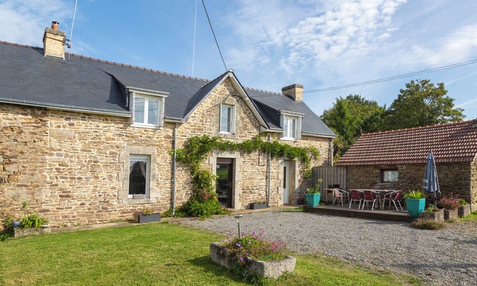 Riec-sur-Belon House | Holiday Home 'Longère 5min De Pont-Aven' with Private Garden