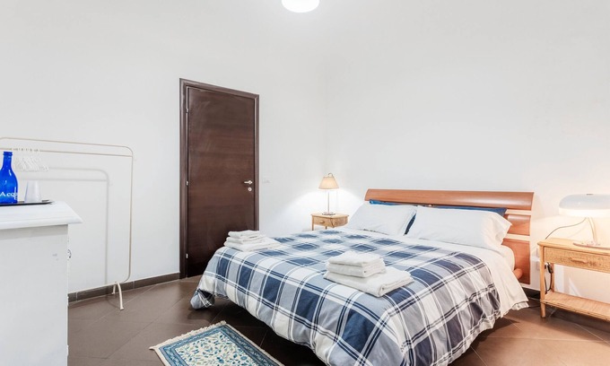 Ruggero Settimo House | Holiday Home 'Lulù Palermo' with Balcony, Wi-Fi and Air Conditioning