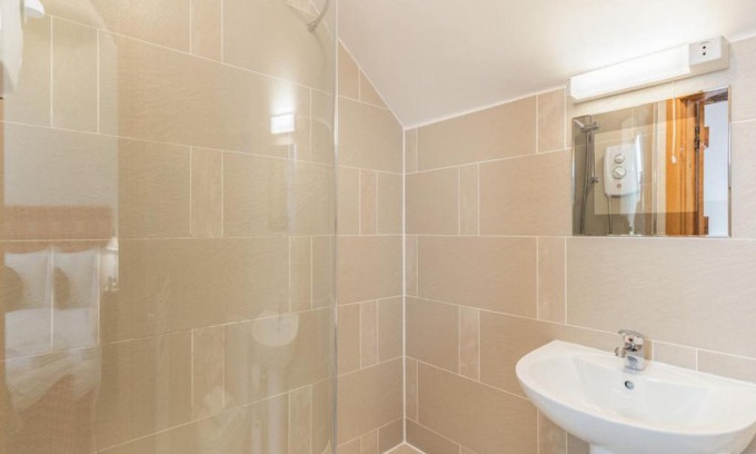 Cwmtirmynach House | Holiday Home Lyle by Interhome