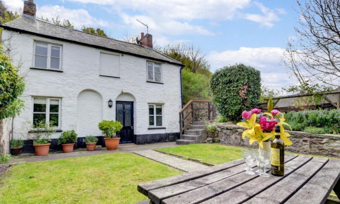 Lynton House | Holiday Home Lyn Cottage by Interhome