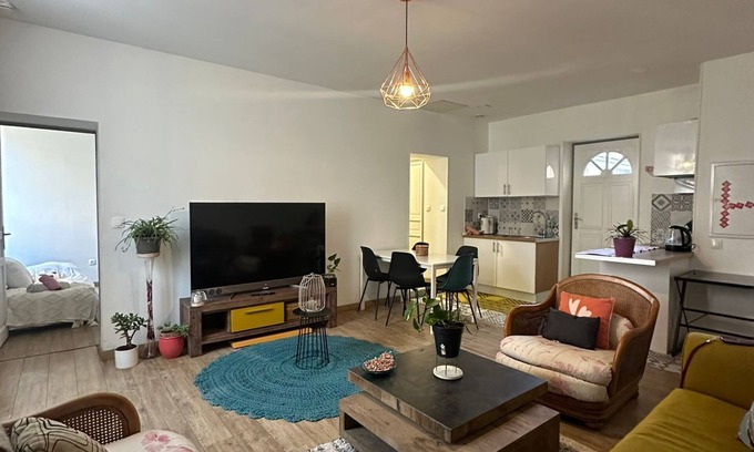 Capucins - Victoire House | Holiday Home 'Maison De Vacance Centre-ville' with Private Garden and Wi-Fi