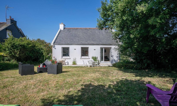 Ploumagoar House | Holiday Home 'Maison Bretonne' with Private Terrace, Private Garden and Balcony