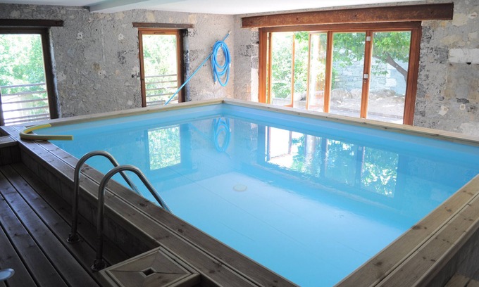 Noyarey House | Holiday Home 'Maison' with Mountain View, Shared Terrace and Wi-Fi