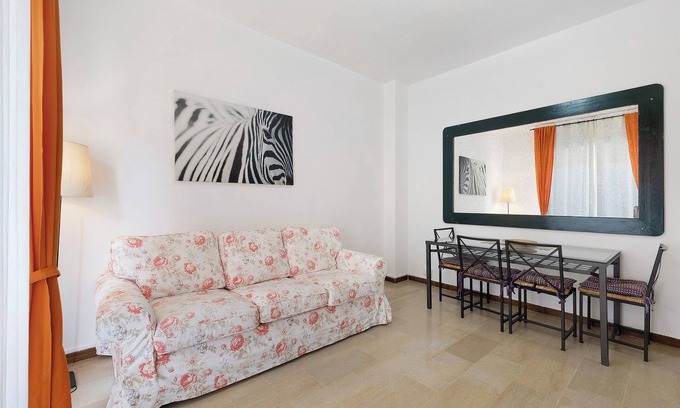 Finalborgo Apartment | Holiday Home 'Marina' with Balcony