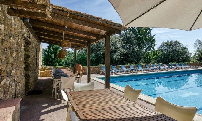 Seguero House | Holiday Home 'Mas Salvanera' with Mountain View, Pool & Wi-Fi