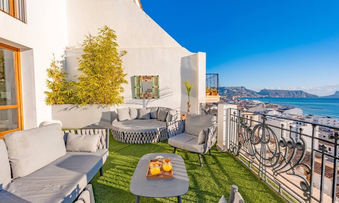 Altea House | Holiday Home 'Mimar Altea Exclusive' with Sea View, Wi-Fi and Air Conditioning