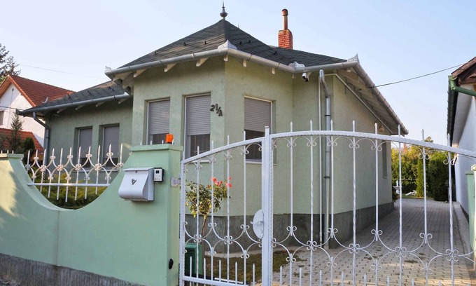 Keszthely House | Holiday home mit Garten und Pool