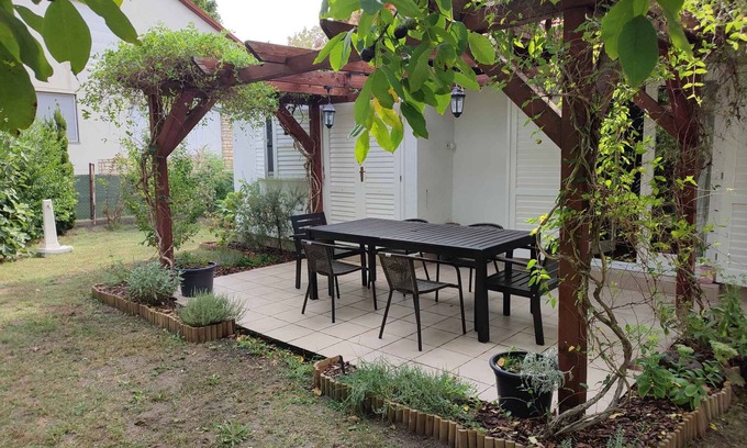 Balatonfoldvar House | Holiday home near the beach with Wi-Fi and large terrace