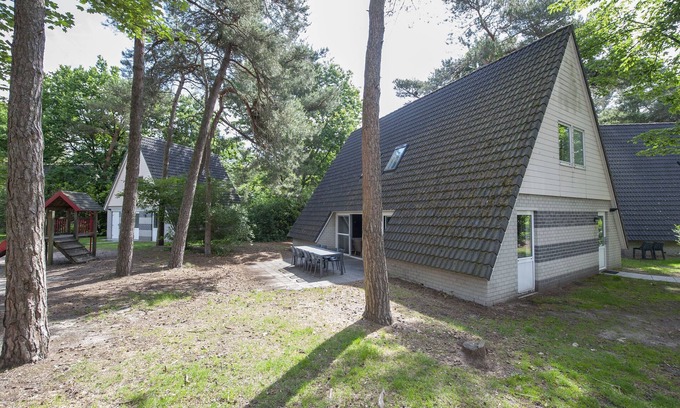 Municipality of Oosterhout Villa | Holiday Home near De Biesbosch National Park