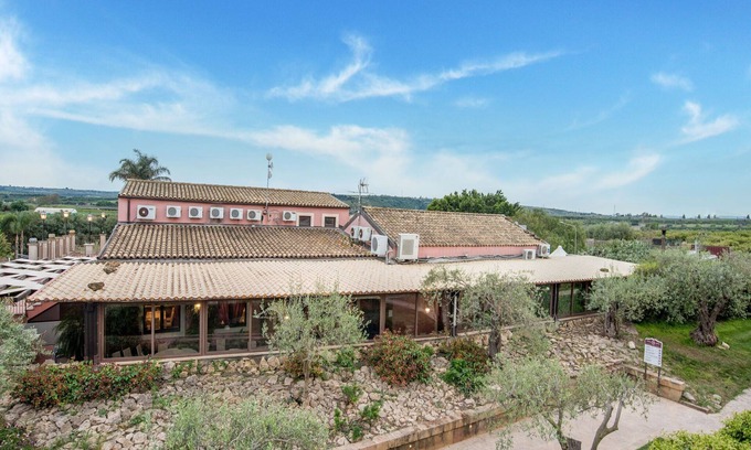 Carlentini House | Holiday Home near Mount Etna Views
