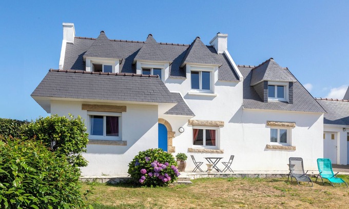 Trevignon House | Holiday Home 'Nicole Face Mer' with Sea View, Private Terrace and Wi-Fi