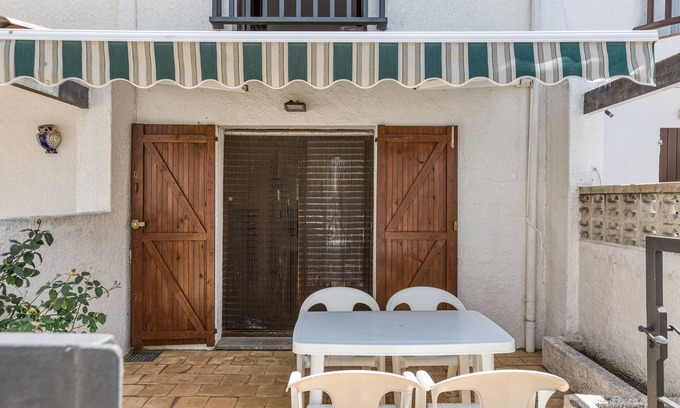 L'Escala House | Holiday Home 'Palau 100m Playa' with Private Terrace and Wi-Fi