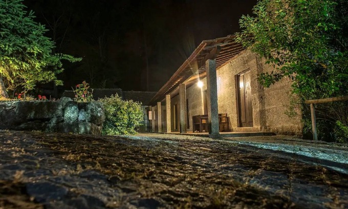 Beijos House | Holiday Home 'Casa De Andrães Magnolias' with Shared Pool, Wi-Fi and Air Conditioning