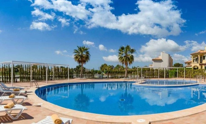 Campos House | Holiday Home 'Residence Club El Paraiso 10' with Shared Pool, Wi-Fi and Air Conditioning