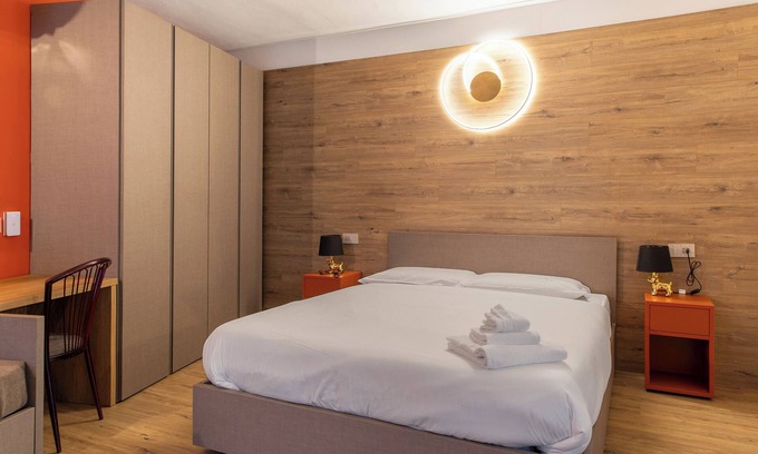 Valtellina House | Holiday Home 'Rosso' with Mountain View, Wi-Fi and Air Conditioning