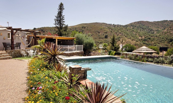 Fonte do Bispo House | Holiday Home 'Silêncio' with Mountain View, Wi-Fi and Air Conditioning