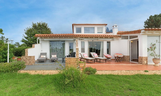 Baiona House | Holiday Home 'Sobreirinho - Selão Da Eira' with Sea View, Shared Pool and Wi-Fi