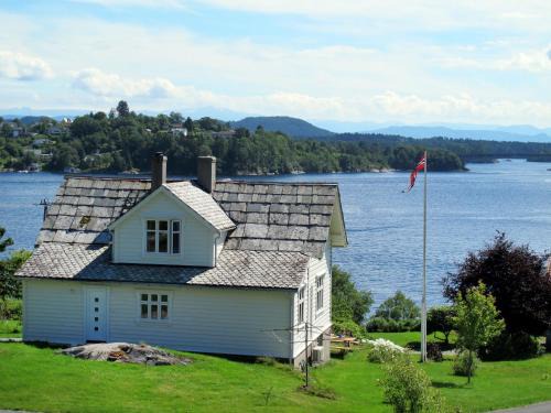 Lysekloster House | Holiday Home Strøneneset by Interhome