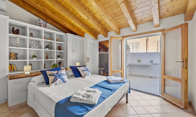 Carloforte House | Holiday Home "Sweet Dream House" with Private Terrace & Wi-Fi