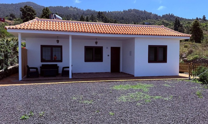 Arecida House | Holiday Home 'Tajinaste' with Sea Views, Wi-Fi and Air Conditioning