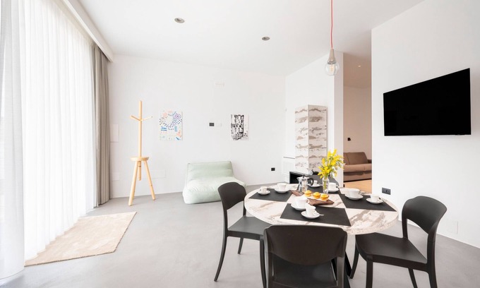 Melendugno Apartment | Holiday Home 'Tre' with Shared Terrace, Wi-Fi and Air Conditioning