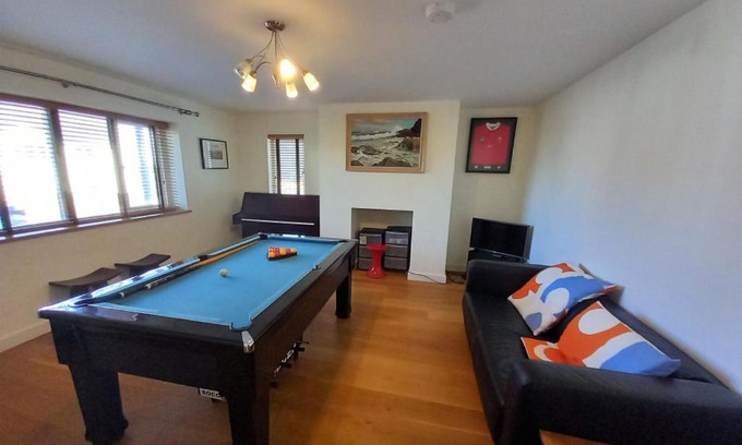 Tan-y-groes House | Holiday Home Tresaith by Interhome