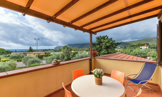 Lacona House | Holiday Home 'Trilocale Lavanda A Lacona' with Sea View, Shared Pool and Wi-Fi