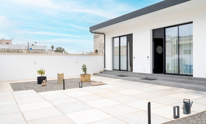 Melendugno Apartment | Holiday Home 'Uno' with Shared Terrace, Wi-Fi and Air Conditioning
