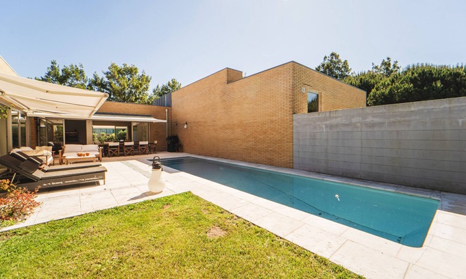Viana do Castelo House | Holiday Home 'Viana Vista Villa' with Private Pool, Wi-Fi and Air Conditioning