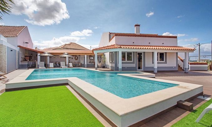 Cartaxo House | Holiday Home 'Vila River Sublime' with Private Pool, Wi-Fi and Air Conditioning