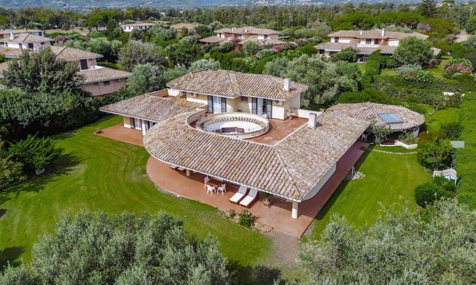 Pula House | Holiday Home 'Villa Degli Olivi' with Sea View, Garden, Terrace & Wi-Fi