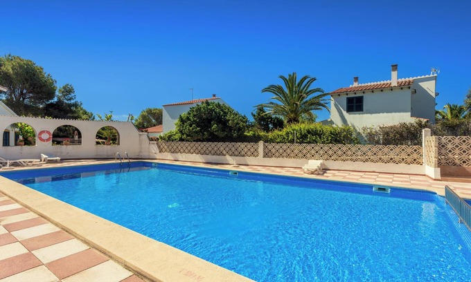 Cala'n Bosch House | Holiday Home 'Villa Seve' close to the Beach with Shared Pool & Wi-Fi