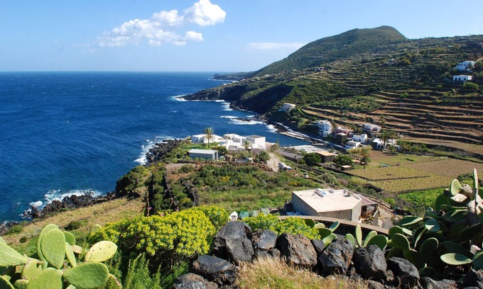 Pantelleria House | Holiday Home "Villa Adriana" with Terrace & Wi-Fi